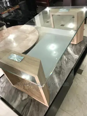 Ceneter Table