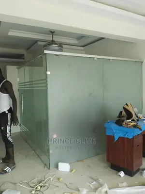 Frameless Office Partition