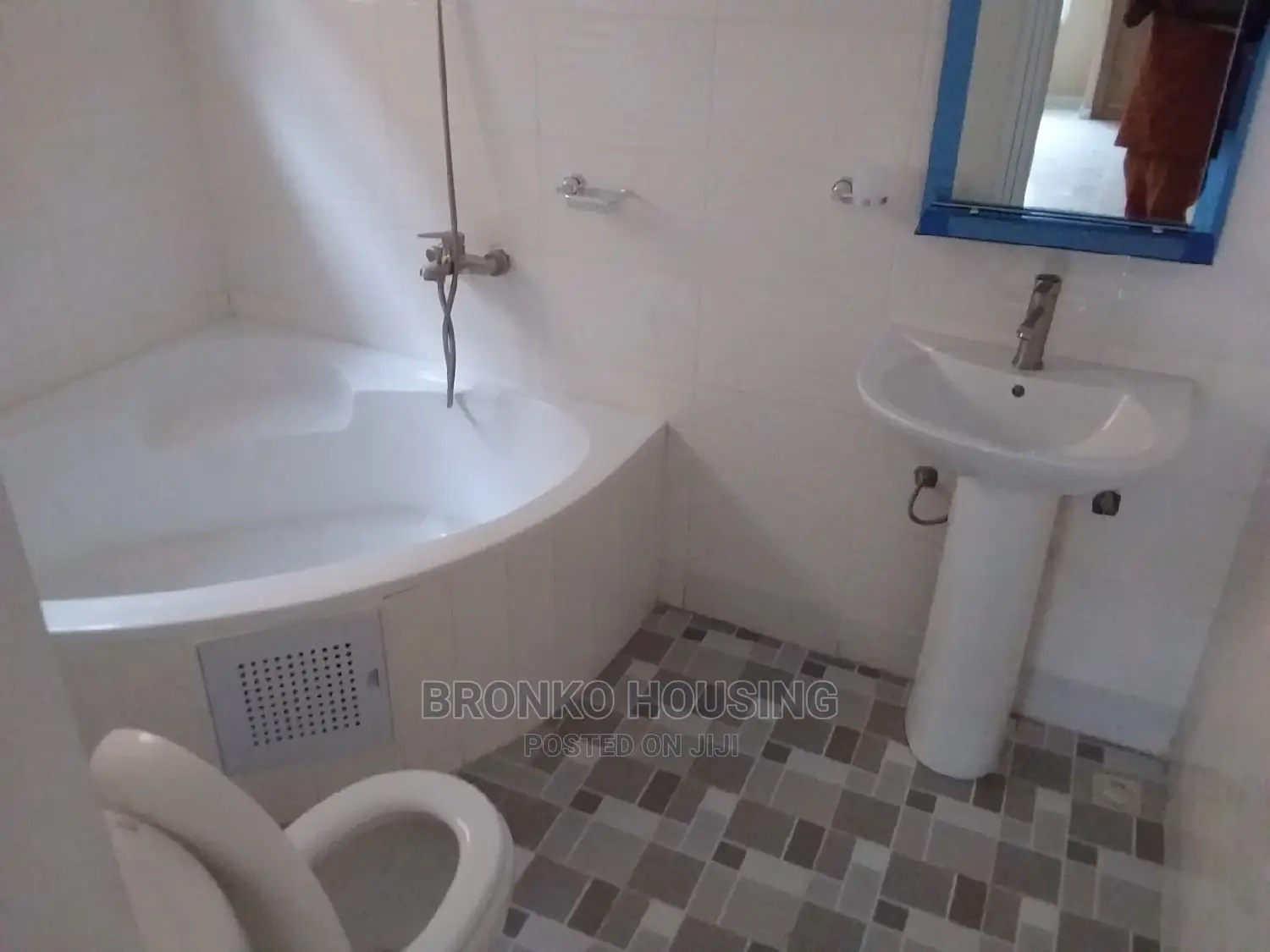 3bdrm House in Bronko Housing, Spintex for rent