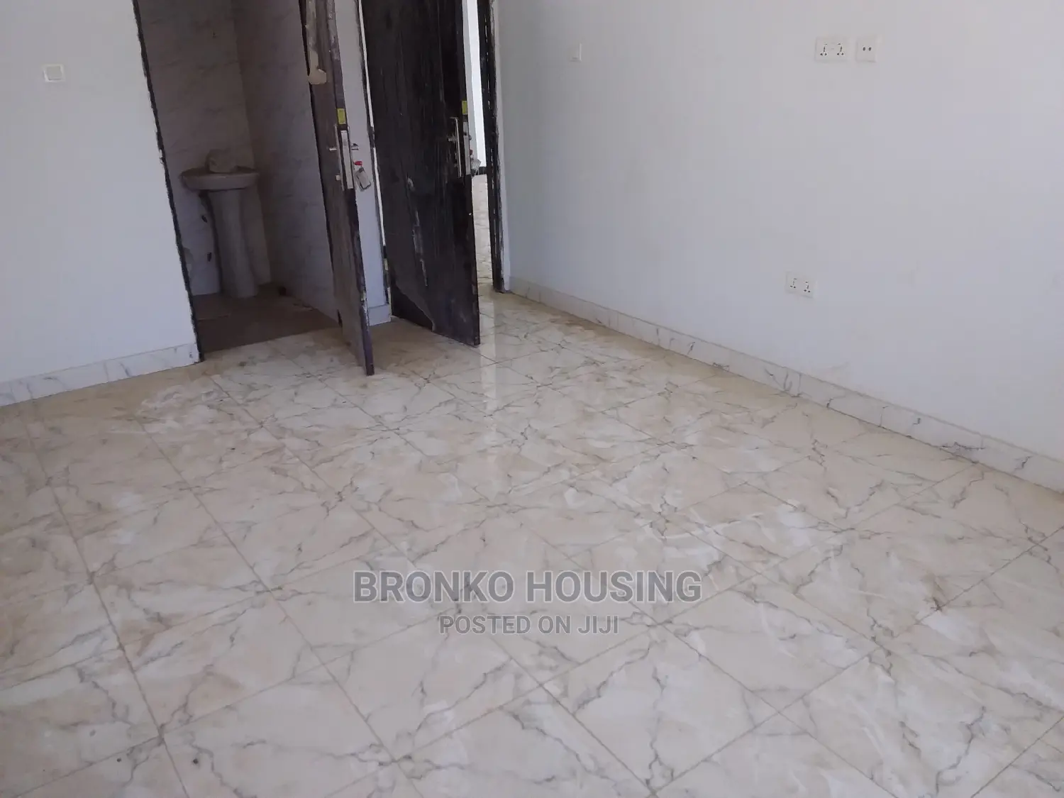 3bdrm House in Bronko Housing, Spintex for rent