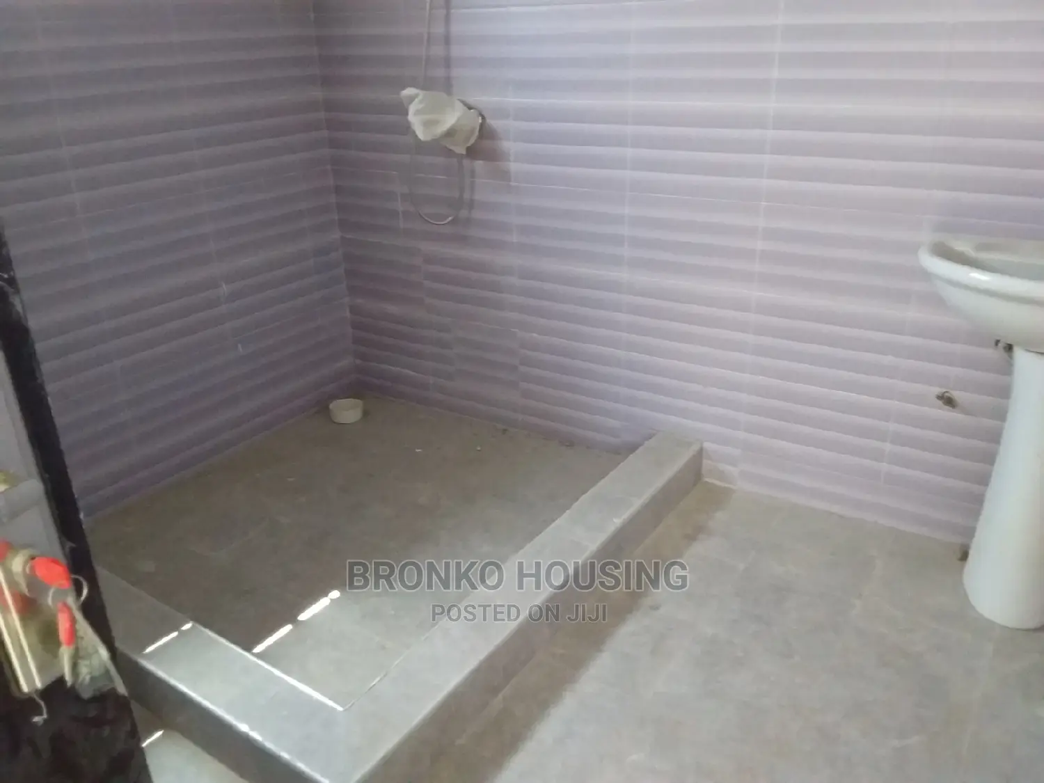 3bdrm House in Bronko Housing, Spintex for rent
