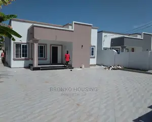 3bdrm House in Bronko Housing, Spintex for sale