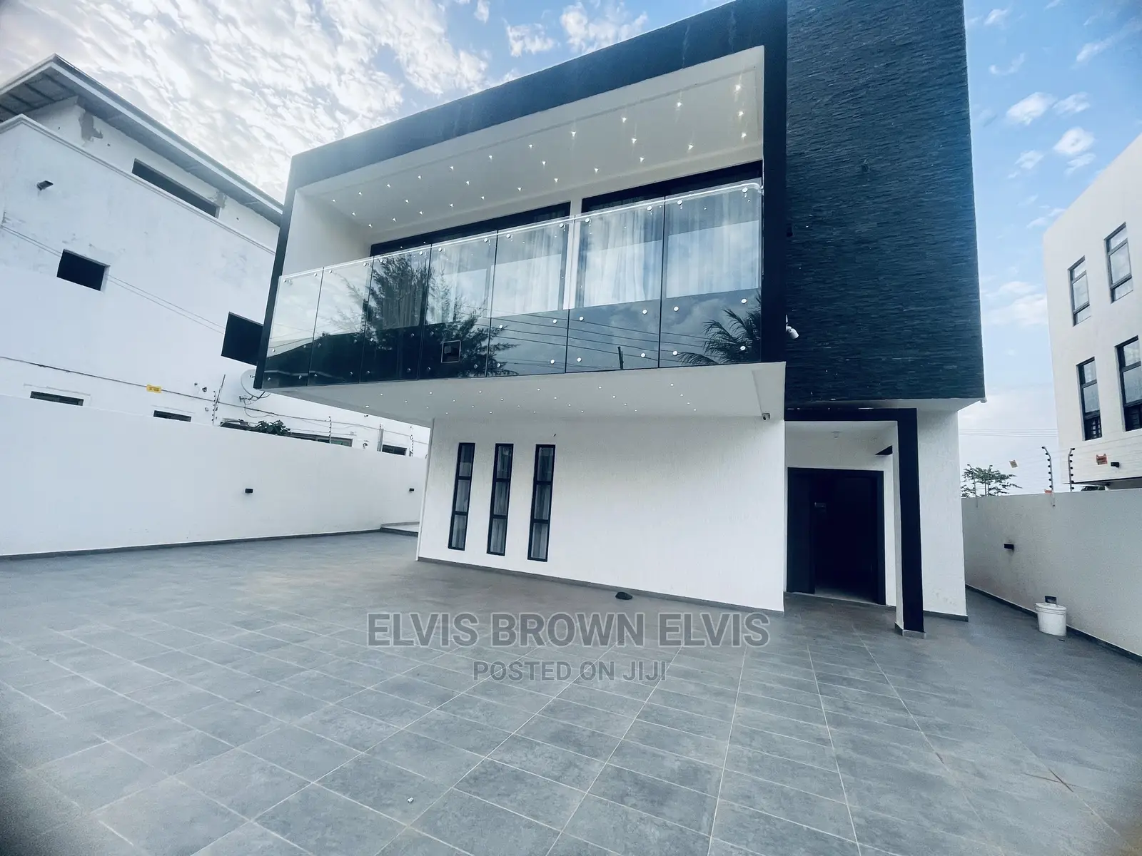 4bdrm Duplex in Living Large, East Legon for Sale