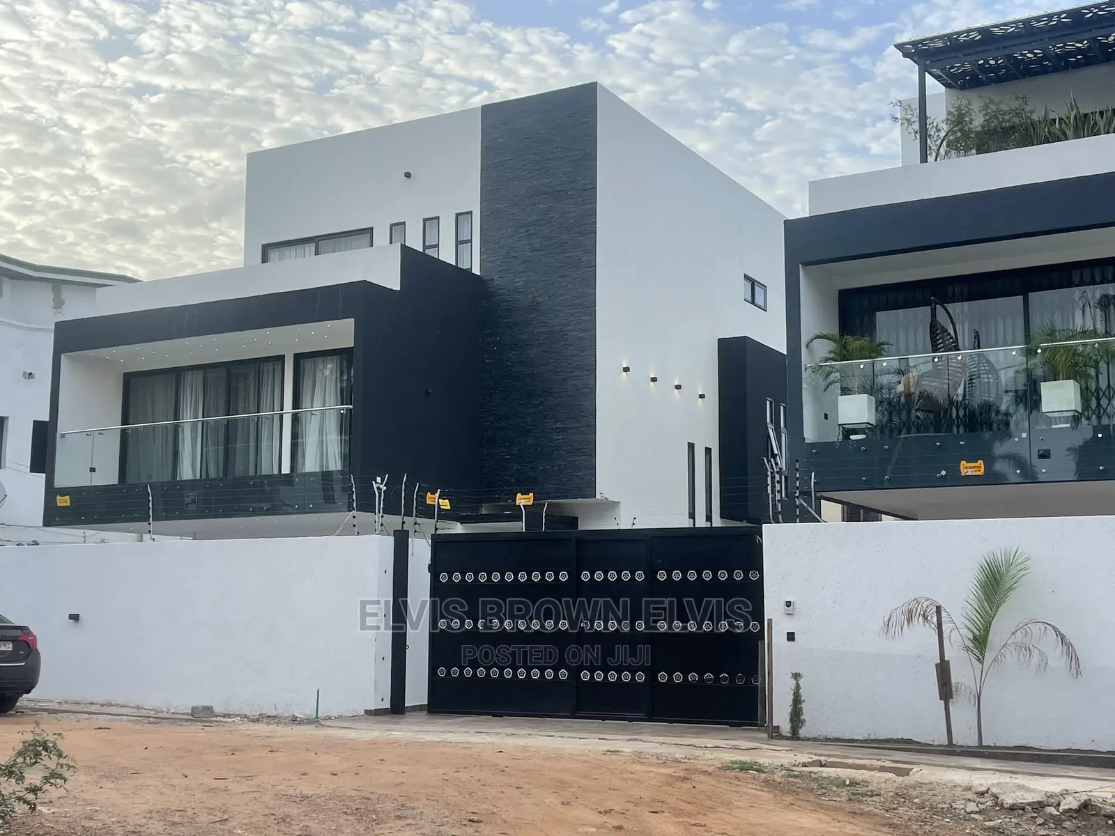 4bdrm Duplex in Living Large, East Legon for Sale