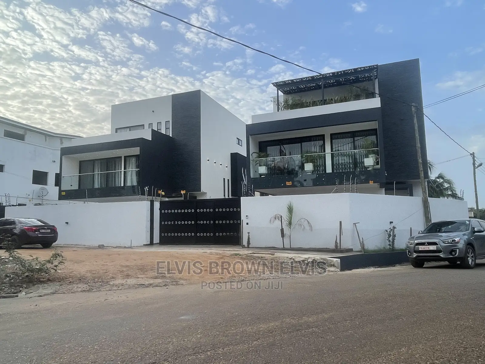 4bdrm Duplex in Living Large, East Legon for Sale