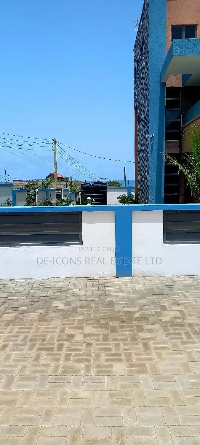 Furnished 4bdrm Duplex in De-Icons Real Estate, Ga South Municipal