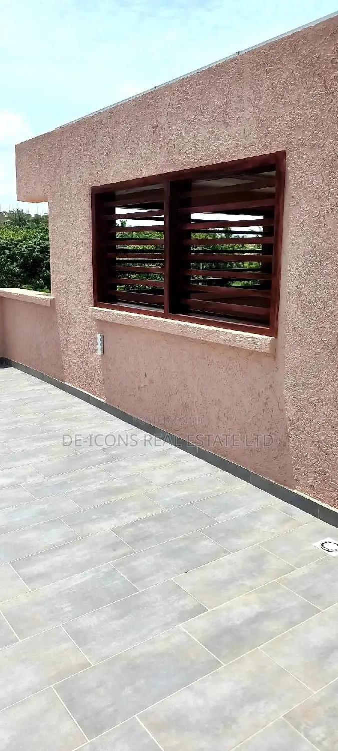 Furnished 4bdrm Duplex in De-Icons Real Estate, Ga South Municipal