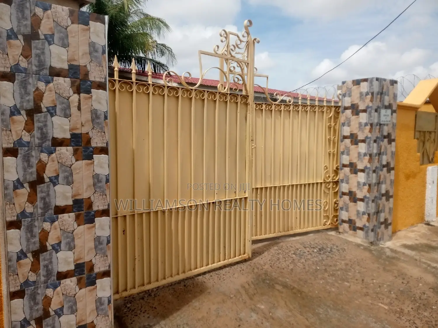 1bdrm Apartment in Community 18, Spintex for rent
