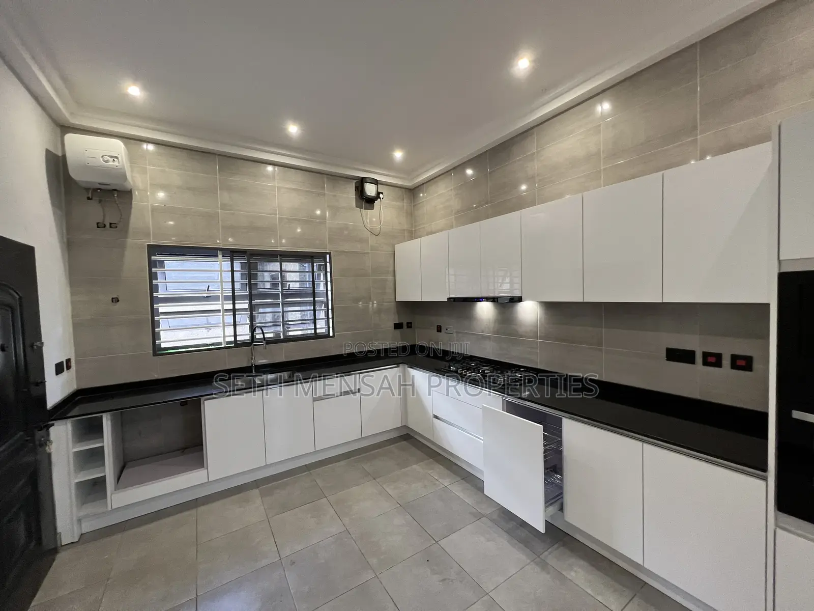 3bdrm House in Ashonmang Estate 3 for sale