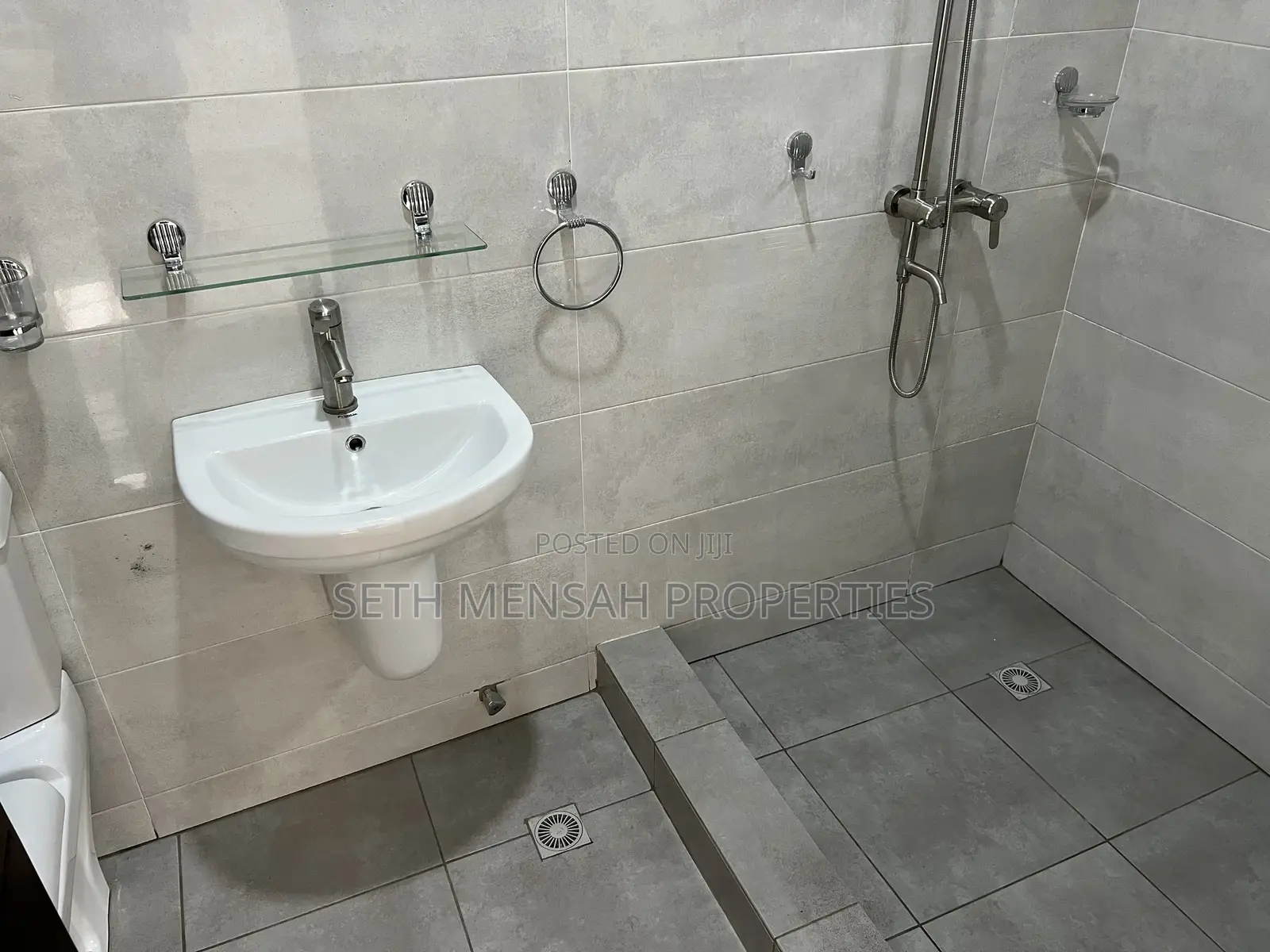 3bdrm House in Ashonmang Estate 3 for sale