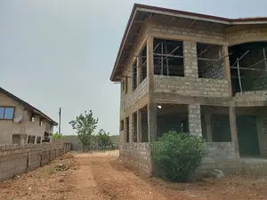 4bdrm House in Community 14- Emerfs, Tema Metropolitan for sale