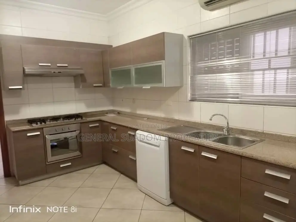 3bdrm Apartment in Suadom Properties, Airport Residential Area