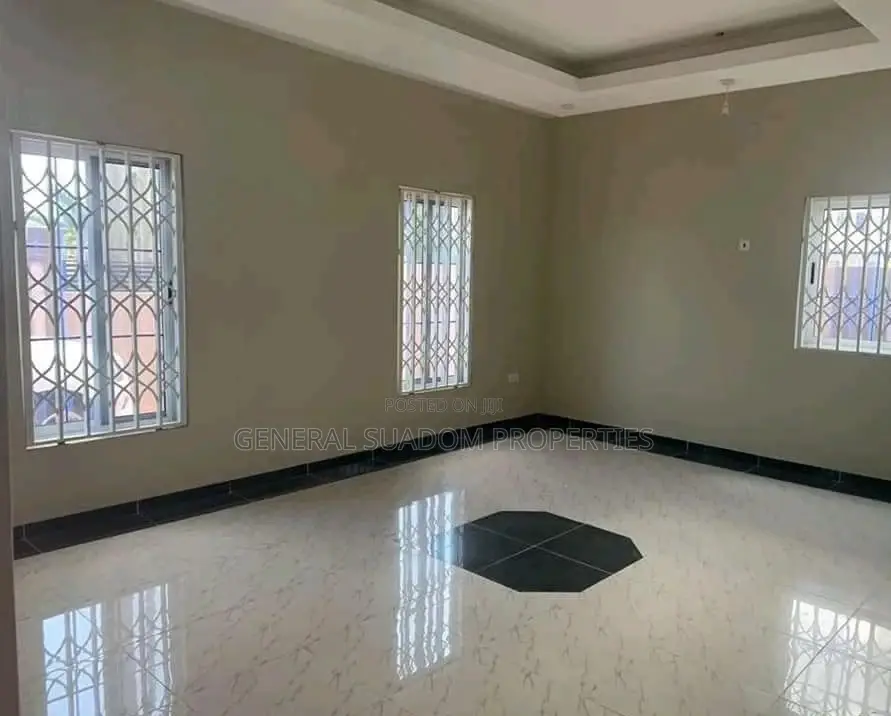 4bdrm House in Suadom Properties, Baatsona Total for Rent