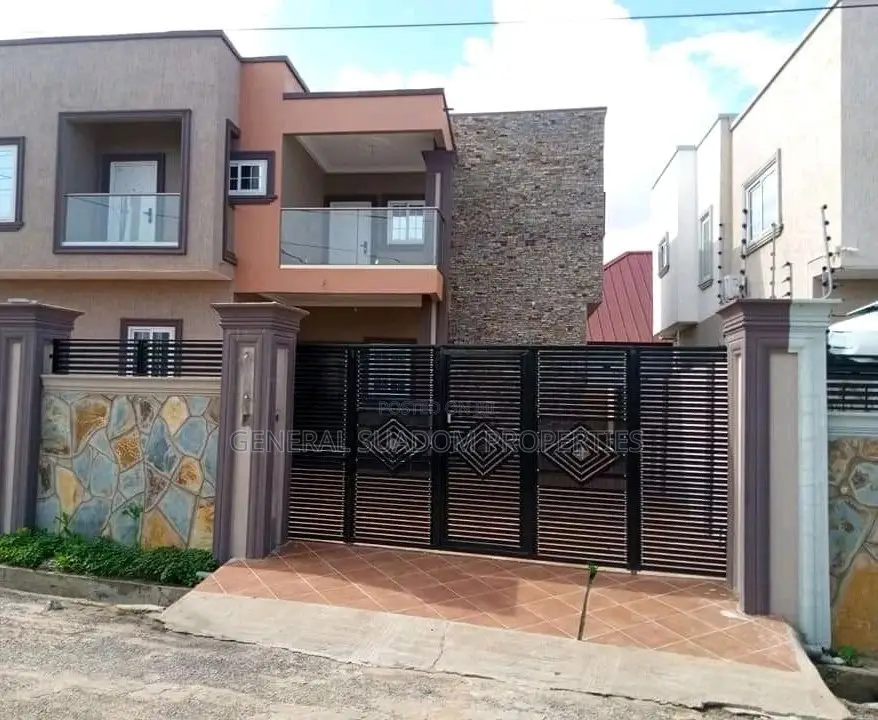 4bdrm House in Suadom Properties, Baatsona Total for Rent