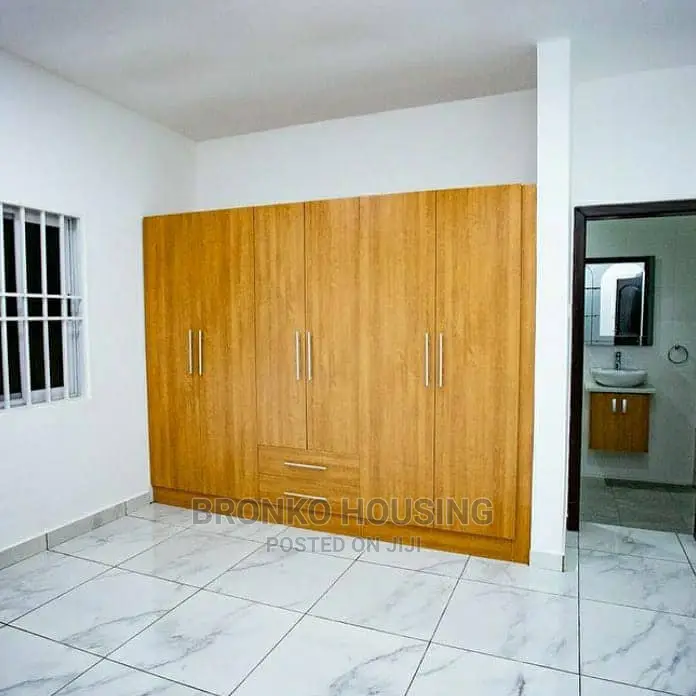 3bdrm House in Bronko Housing, Lake Side Estate for rent