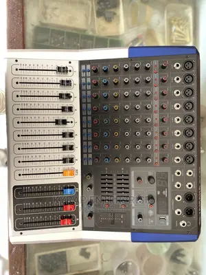 YAMAHA KV80 8 Channeled Powered Mixer