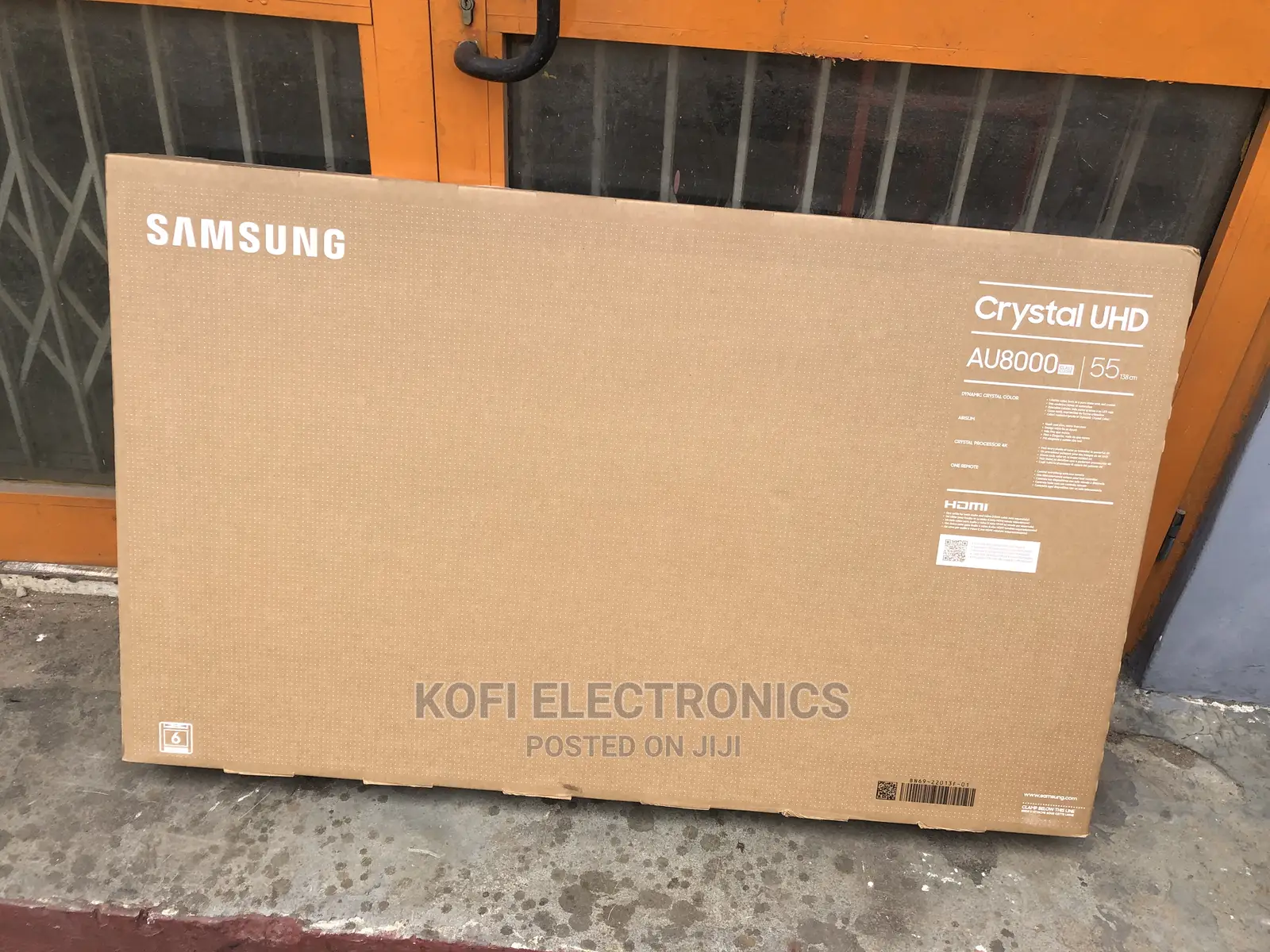 A Black Slim Samsung 55 Inches AU8000 Crystal UHD Flat TV