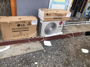 White LG S4-Q12ja3a3 Smart Inverter 1.5 HP Air Conditioner