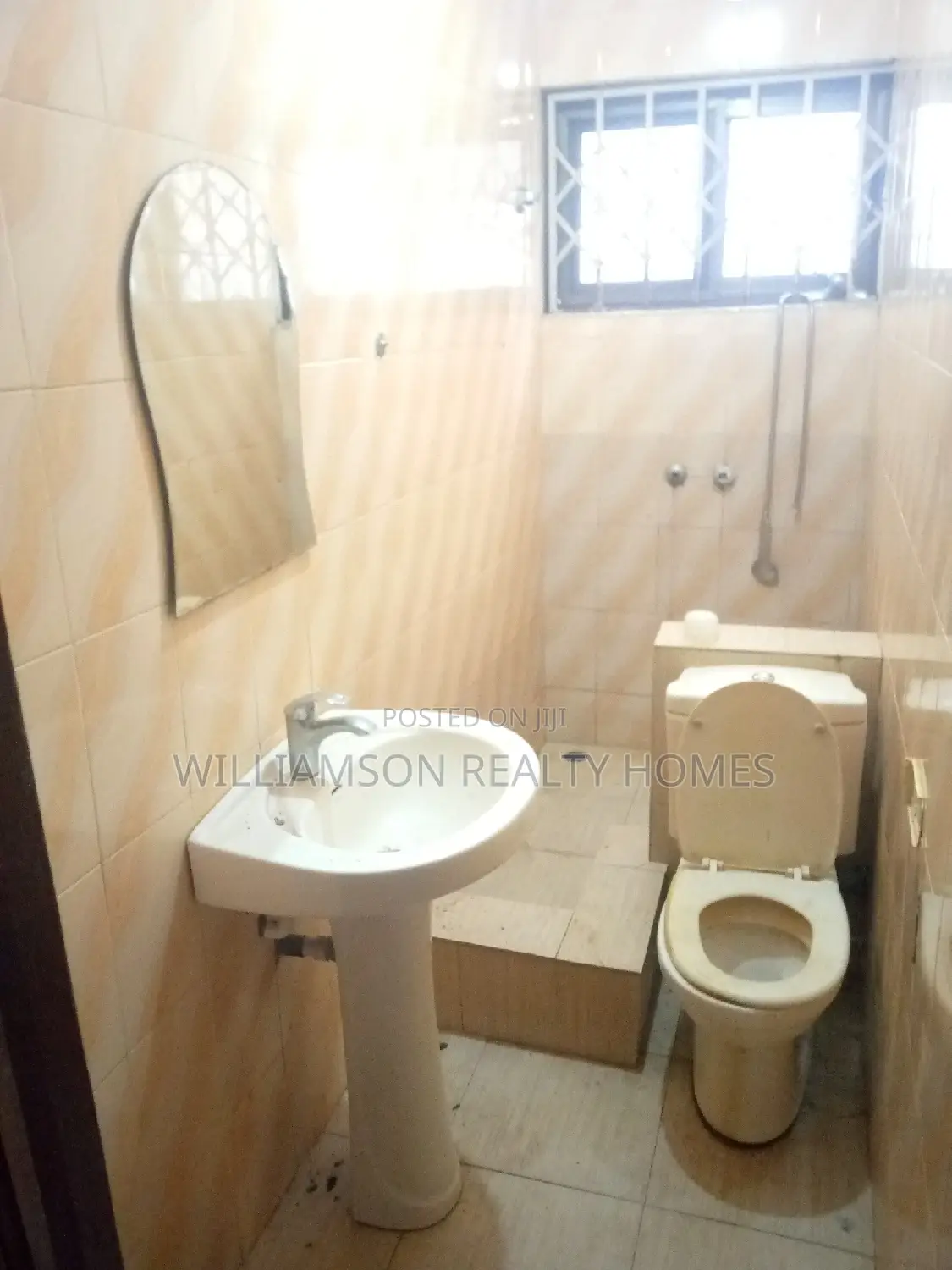 4bdrm Apartment in Community 18, Spintex for rent