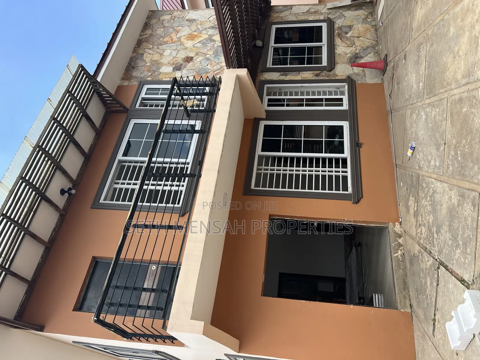 3bdrm House in Achimota Close To for rent
