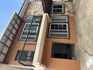 3bdrm House in Achimota Close To for rent