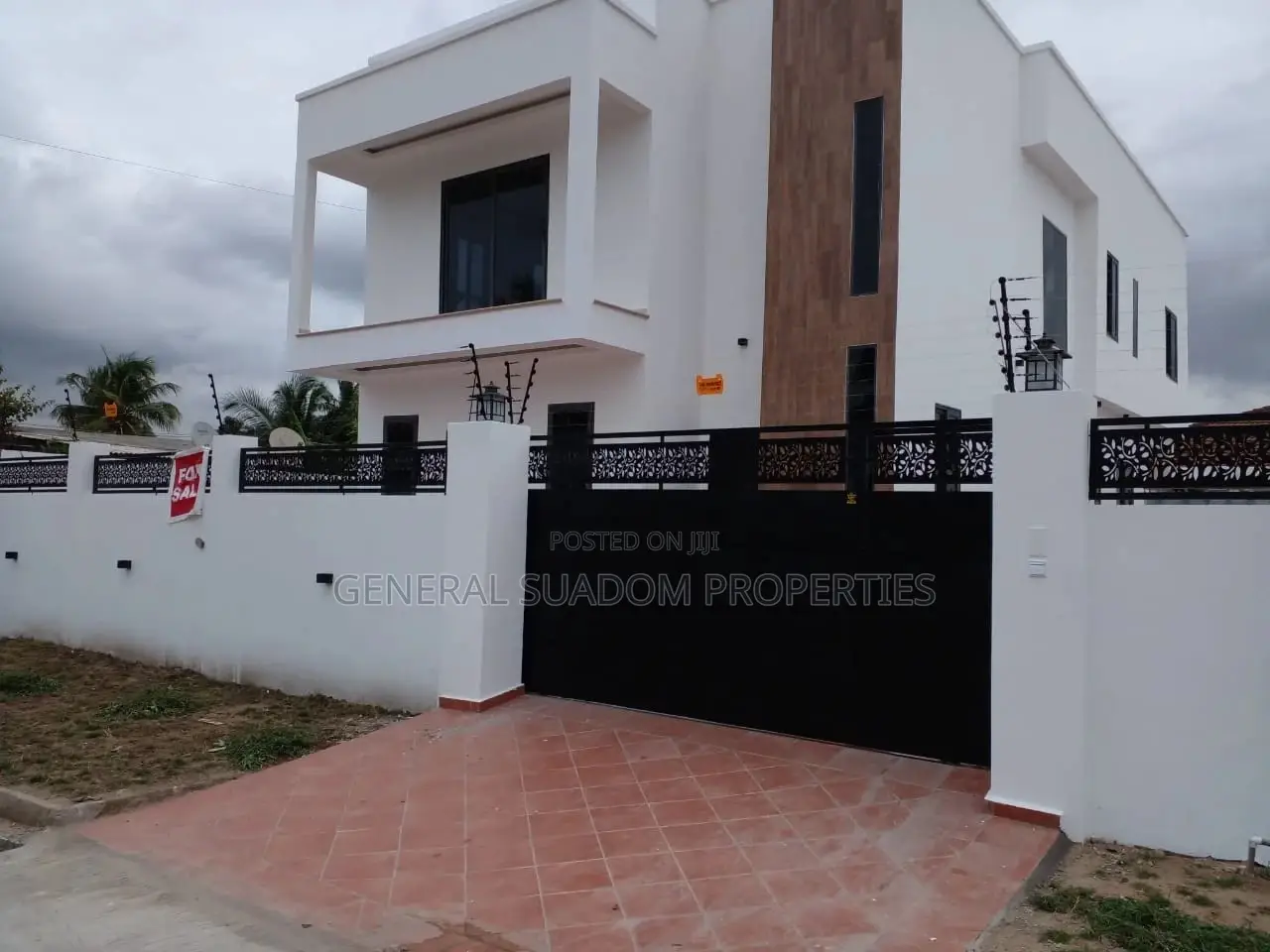 5bdrm Duplex in Suadom Properties, Baatsona Total for sale
