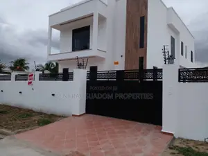 5bdrm Duplex in Suadom Properties, Baatsona Total for sale