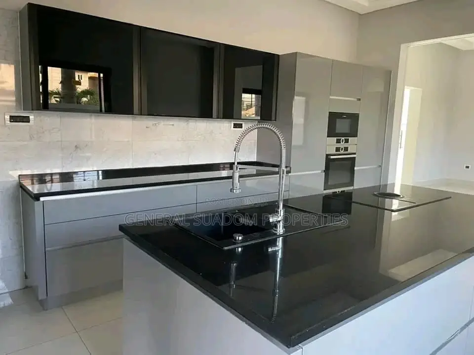 6bdrm Duplex in Suadom Properties, a C Mall Area for Sale