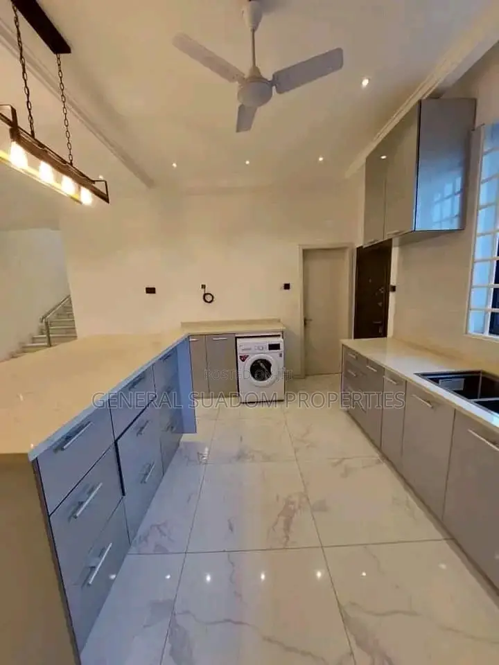 6bdrm Duplex in Suadom Properties, a C Mall Area for Sale