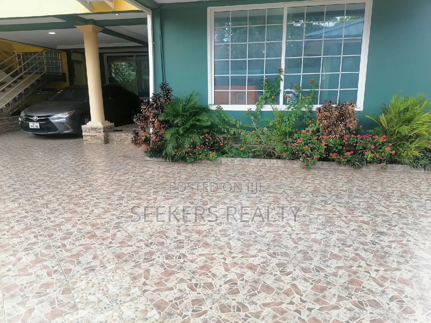 Furnished 3bdrm Apartment in Seekers Realty, Coffee Shop Area for rent