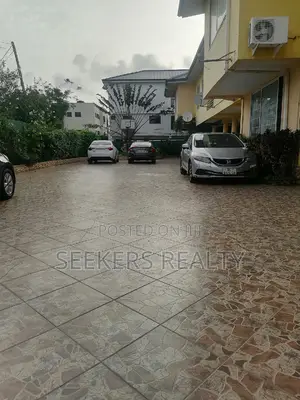 Furnished 3bdrm Apartment in Seekers Realty, Coffee Shop Area for rent