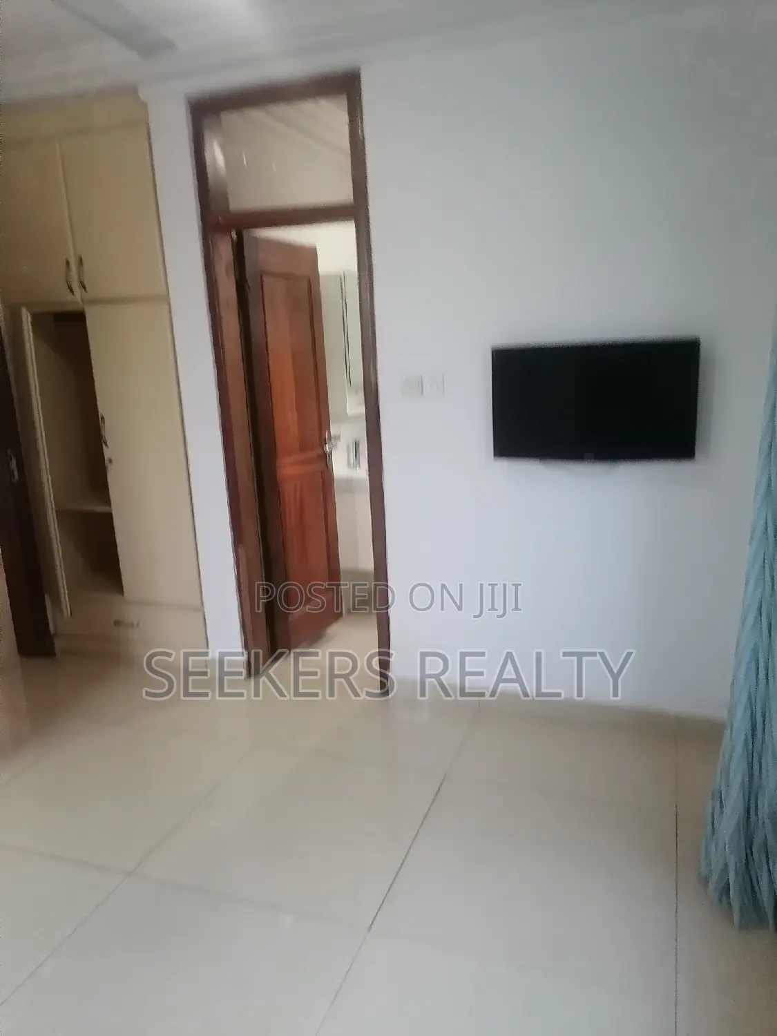 Furnished 3bdrm Apartment in Seekers Realty, Coffee Shop Area for rent