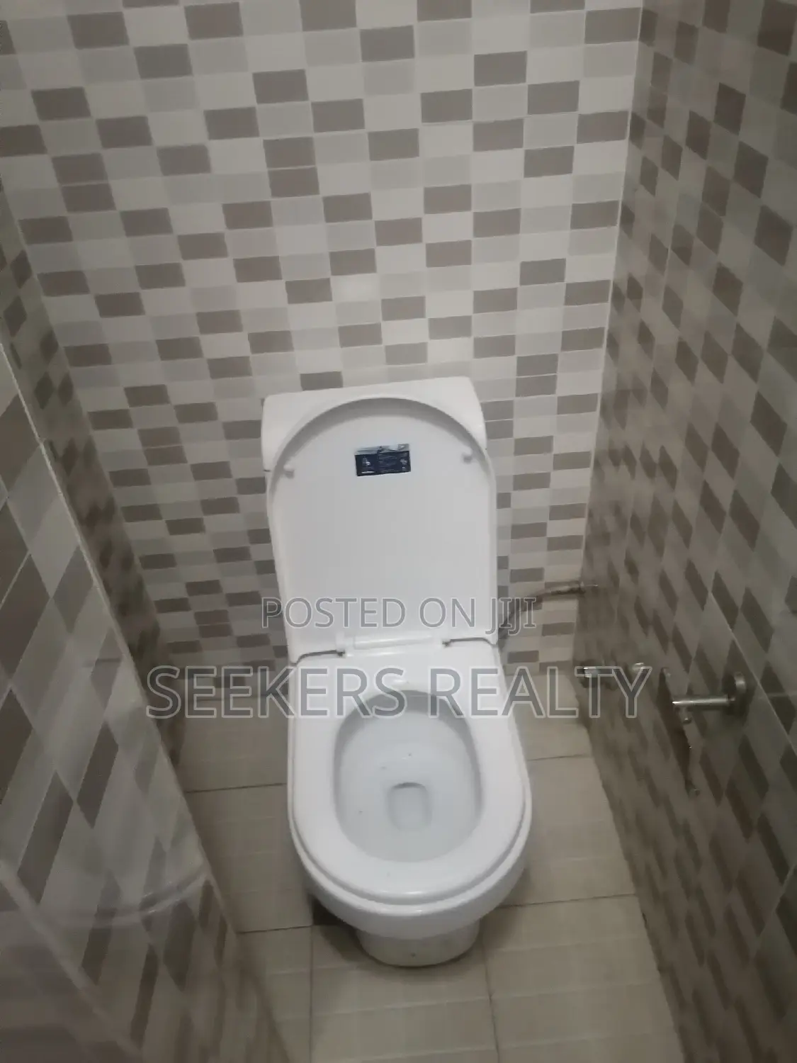 Furnished 3bdrm Apartment in Seekers Realty, Coffee Shop Area for rent