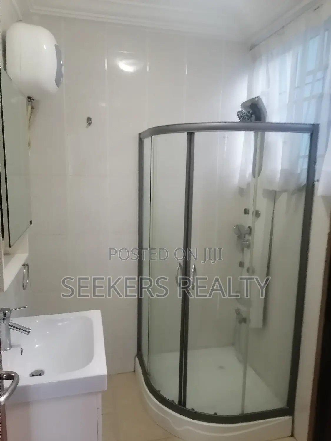 Furnished 3bdrm Apartment in Seekers Realty, Coffee Shop Area for rent