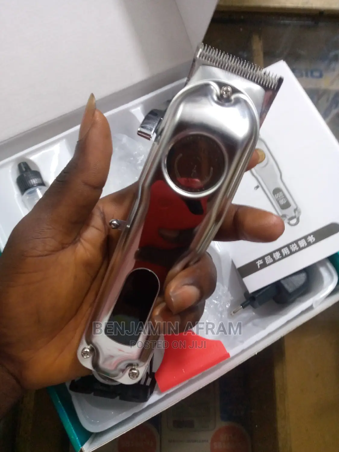 Rechargeable Silver Barbering Machine