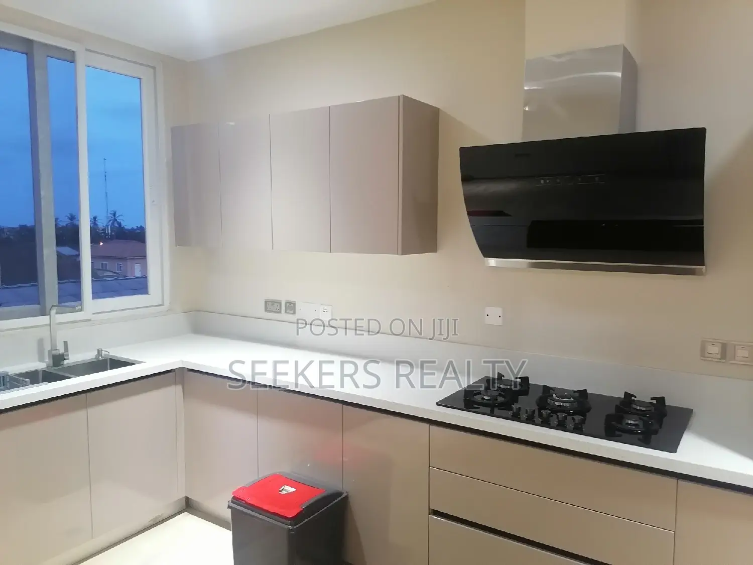 Furnished 2bdrm Apartment in Seekers Realty, Oxford Street for Rent
