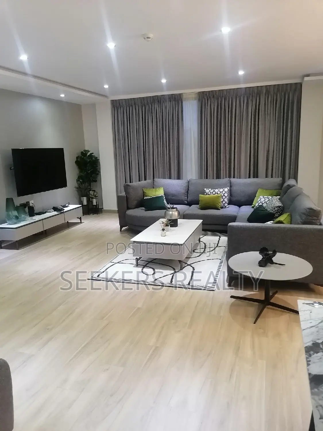 Furnished 2bdrm Apartment in Seekers Realty, Oxford Street for Rent