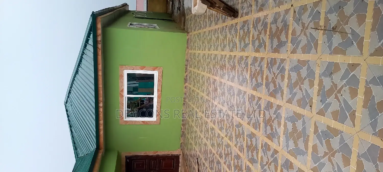 3bdrm House in De-Icons, Awutu Senya East Municipal for sale