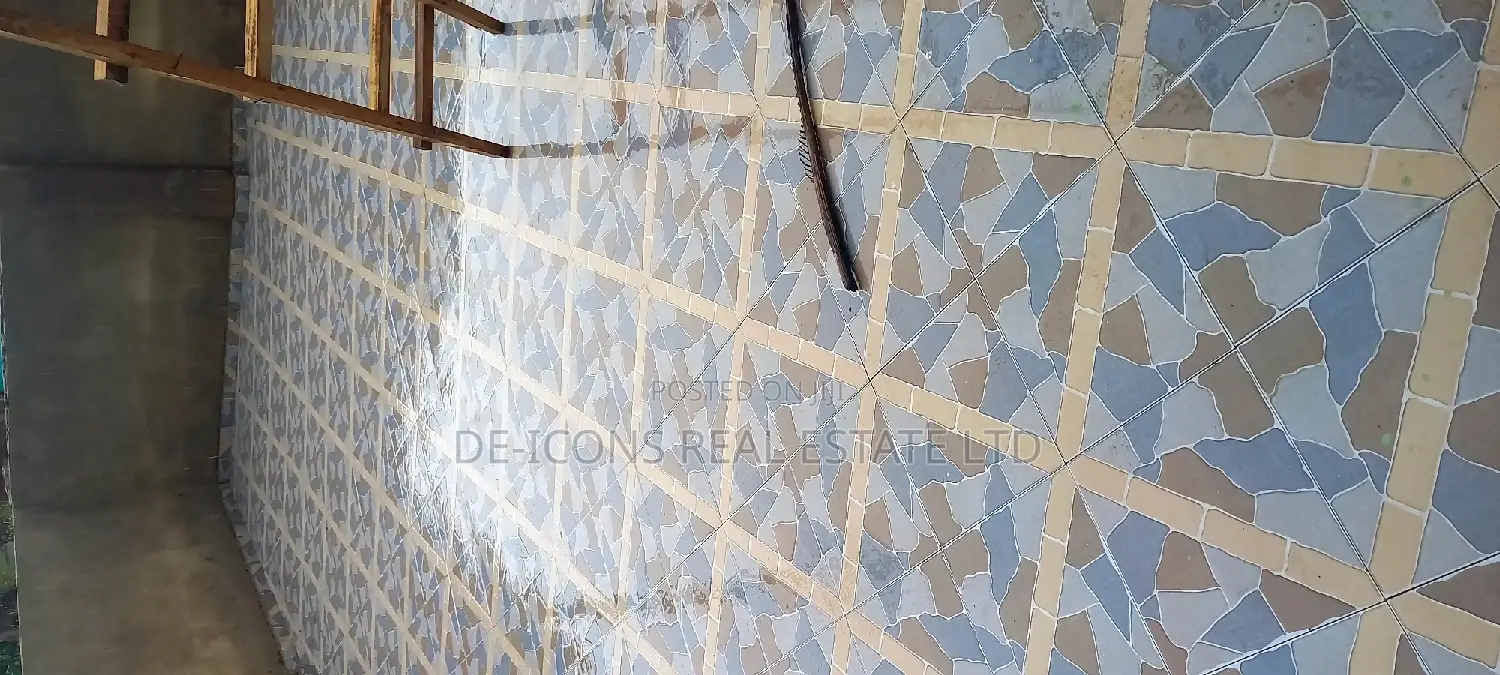 3bdrm House in De-Icons, Awutu Senya East Municipal for sale