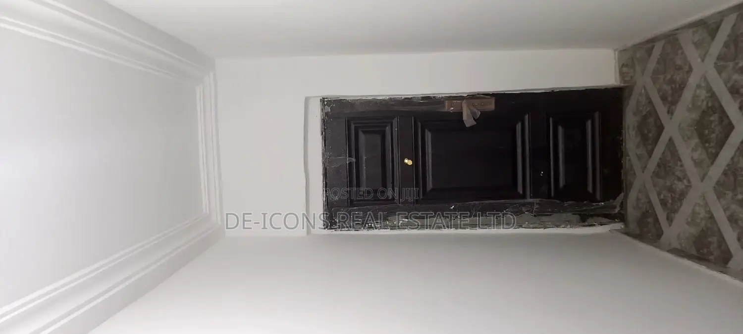 3bdrm House in De-Icons, Awutu Senya East Municipal for sale