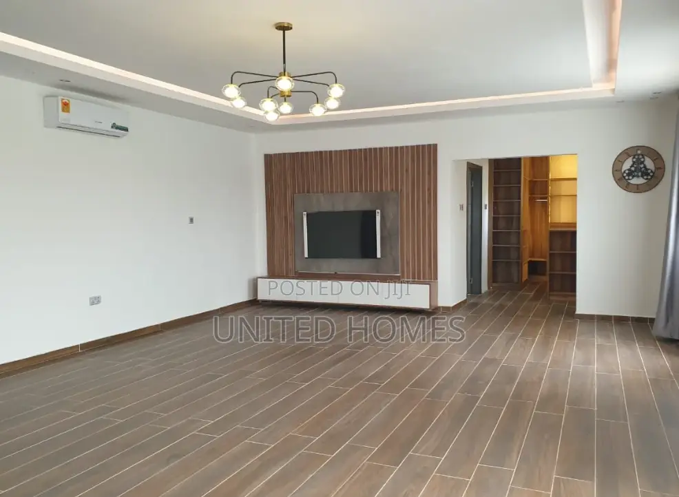 6bdrm House in East Legon for Sale