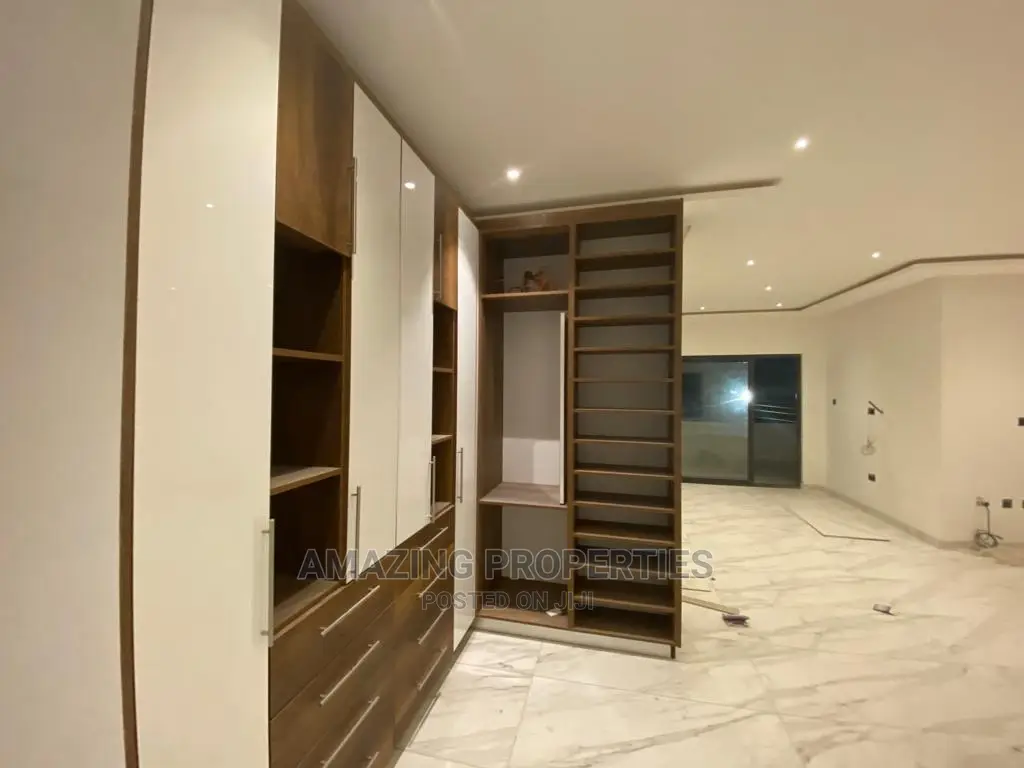 4bdrm House in Adjinganor, Adjiriganor for Sale