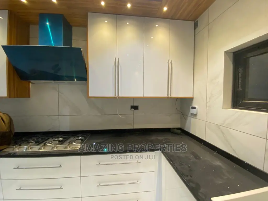 4bdrm House in Adjinganor, Adjiriganor for Sale