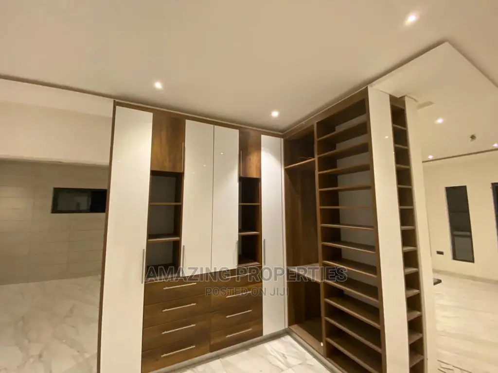 4bdrm House in Adjinganor, Adjiriganor for Sale