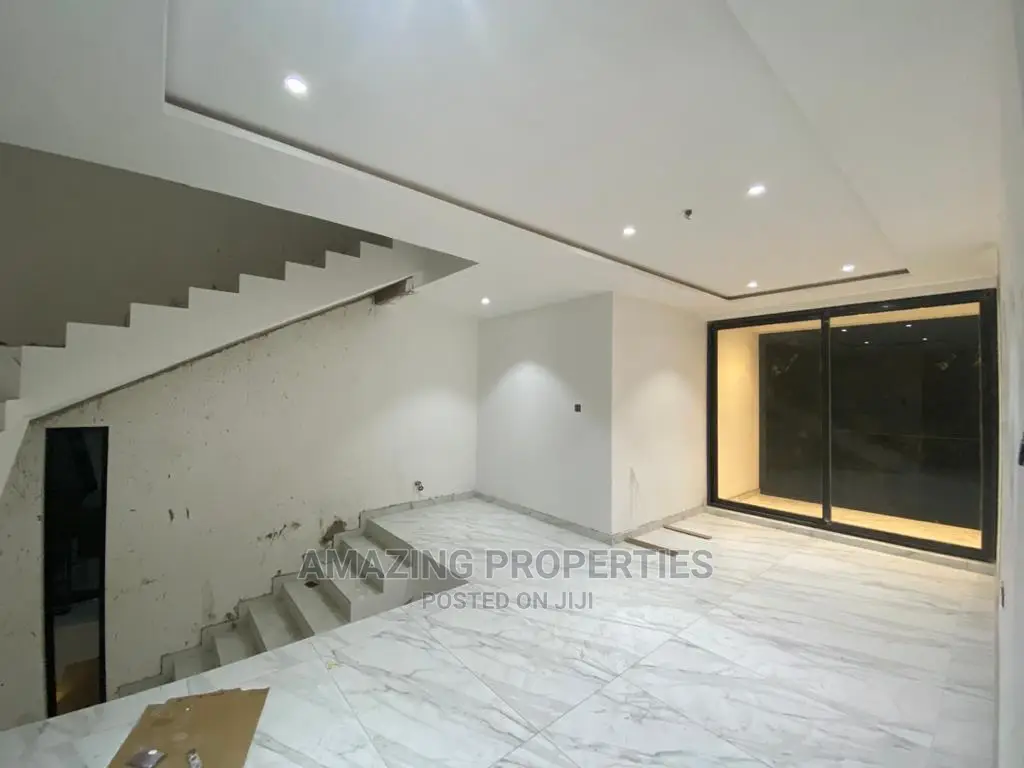 4bdrm House in Adjinganor, Adjiriganor for Sale