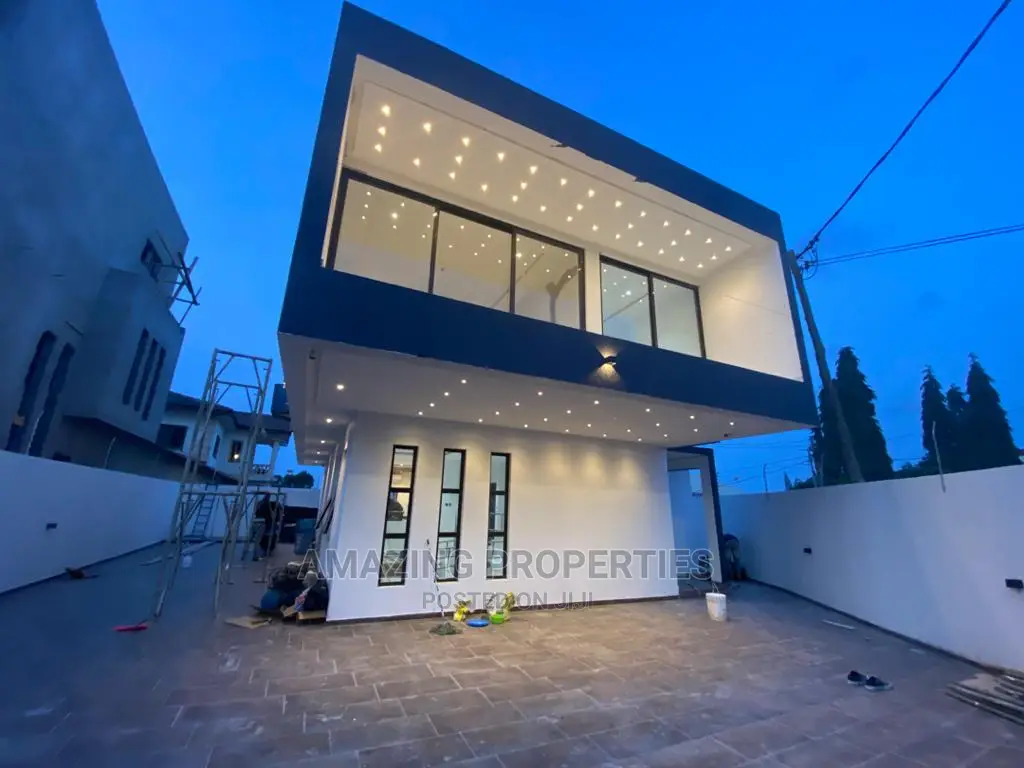 4bdrm House in Adjinganor, Adjiriganor for Sale