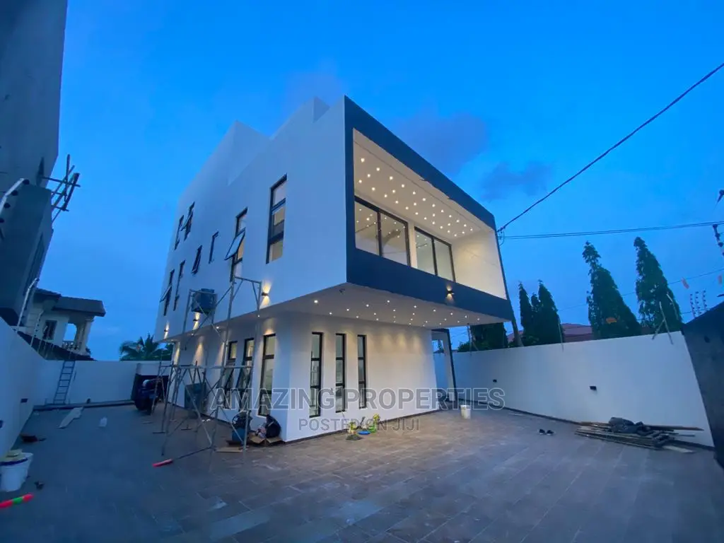 4bdrm House in Adjinganor, Adjiriganor for Sale