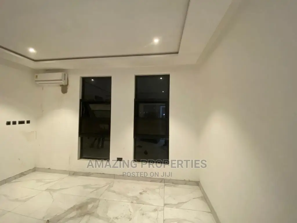 4bdrm House in Adjinganor, Adjiriganor for Sale