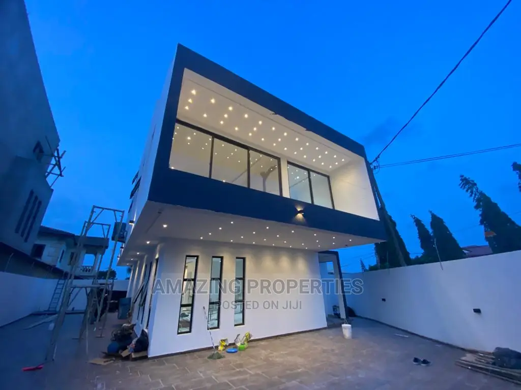 4bdrm House in Adjinganor, Adjiriganor for Sale