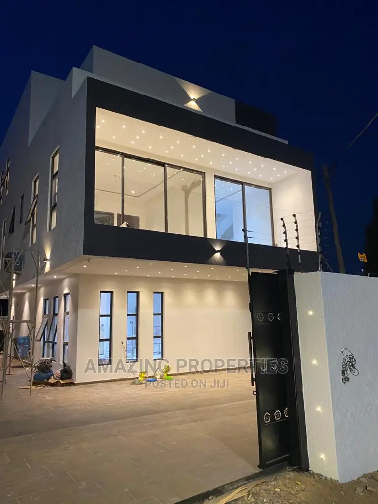 4bdrm House in Adjinganor, Adjiriganor for Sale